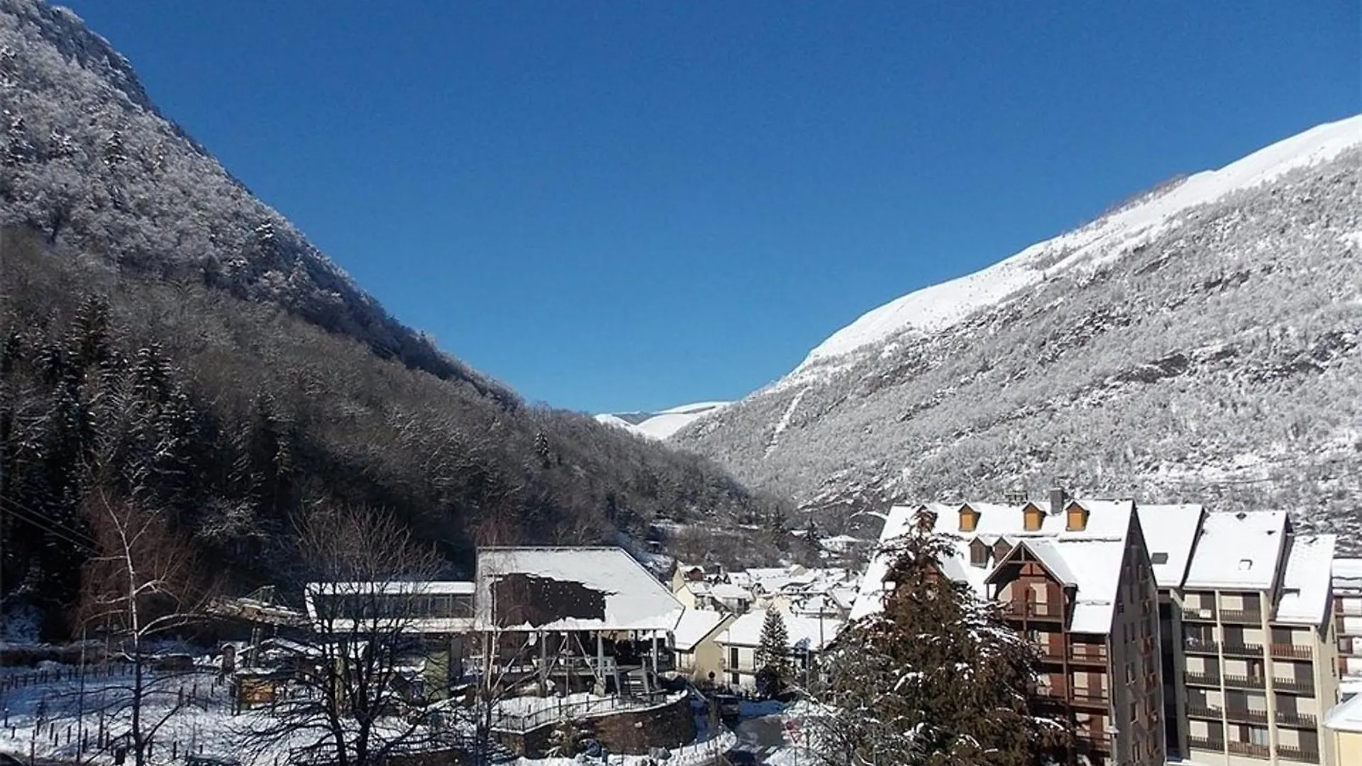 Apartment Ferienwohnung Luchon T3 Balcon Sud, Parking, Petits Animaux Admis - Fr-1-313-220 Bagnères-de-Luchon